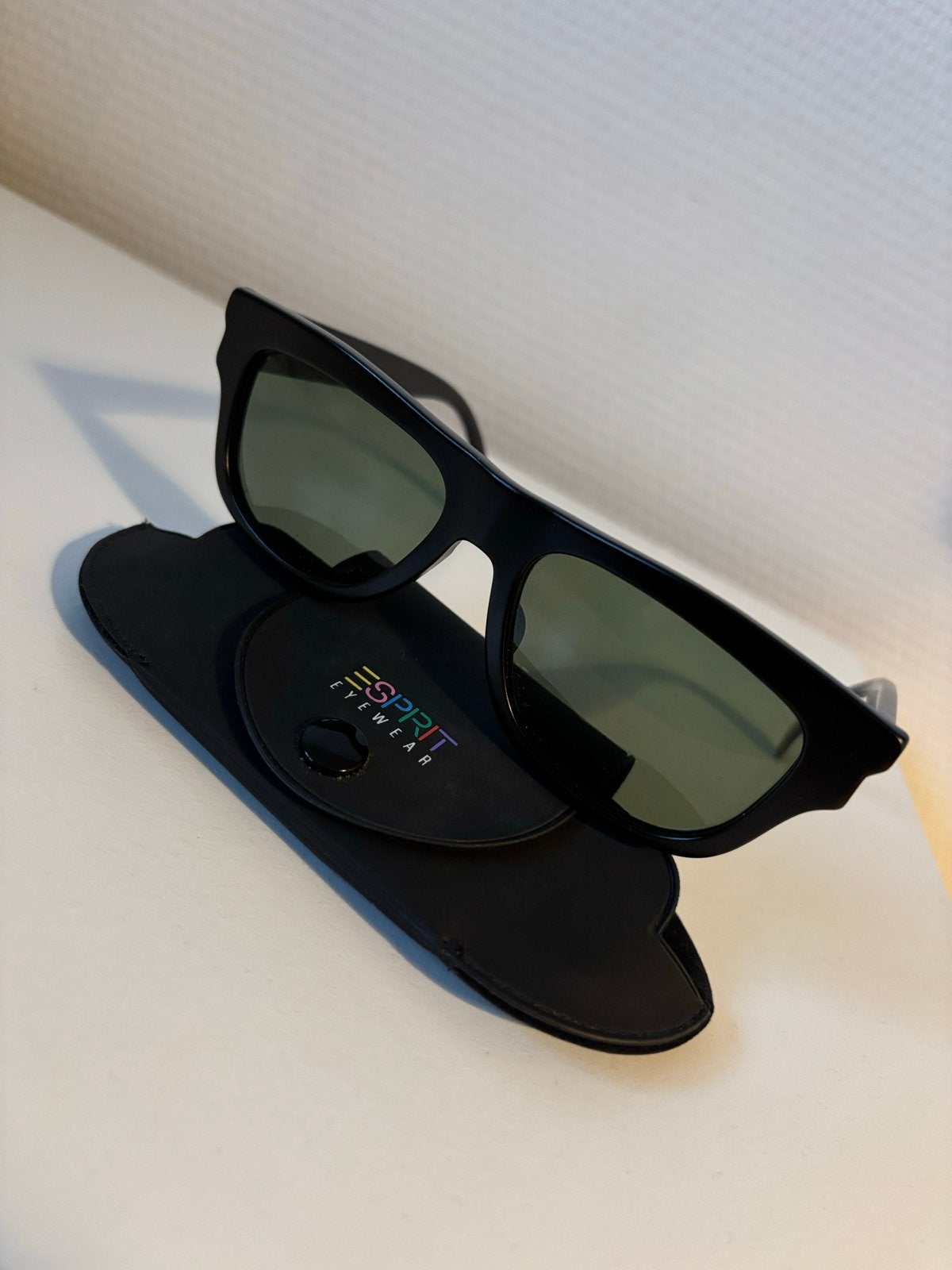 Esprit 7038 vintage zonnebril optyl zwart met originele case, Sieraden, Tassen en Uiterlijk, Zonnebrillen en Brillen | Dames, Overige merken