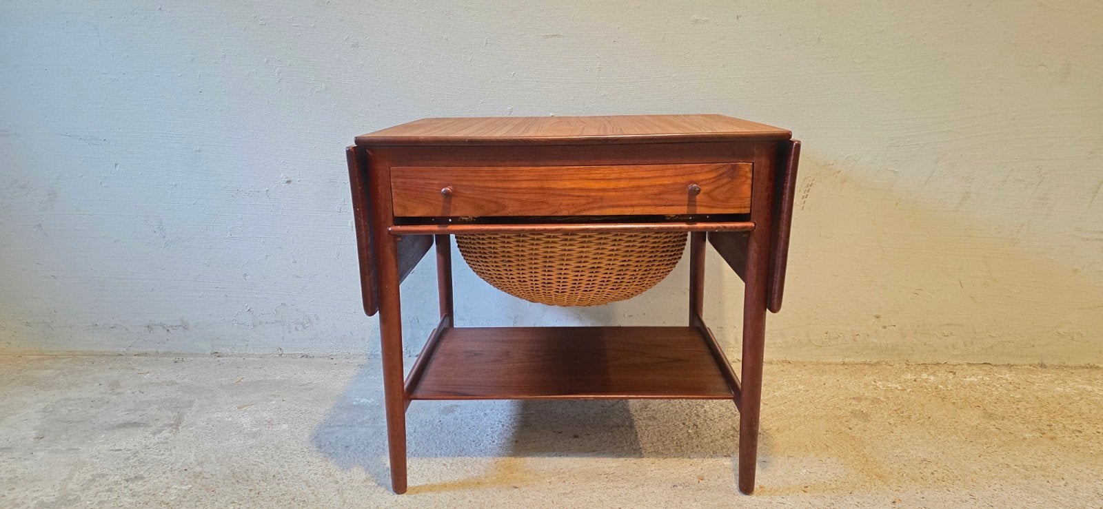 Vintage, design naaitafel Hans Wegner AT-33, Ophalen