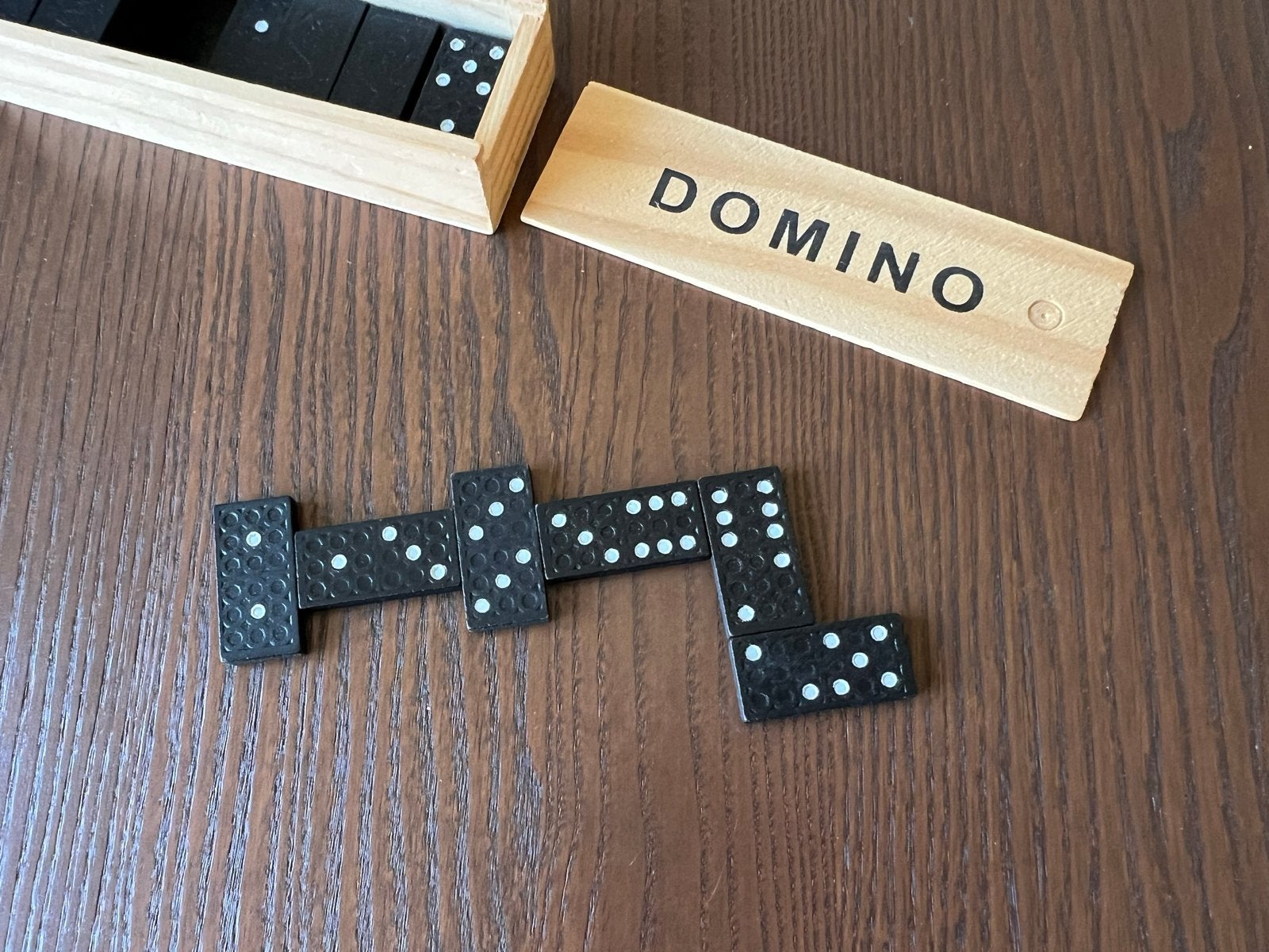 Domino spel in houten kistje, Een of twee spelers, Ophalen, Zo goed als nieuw, Reisspel