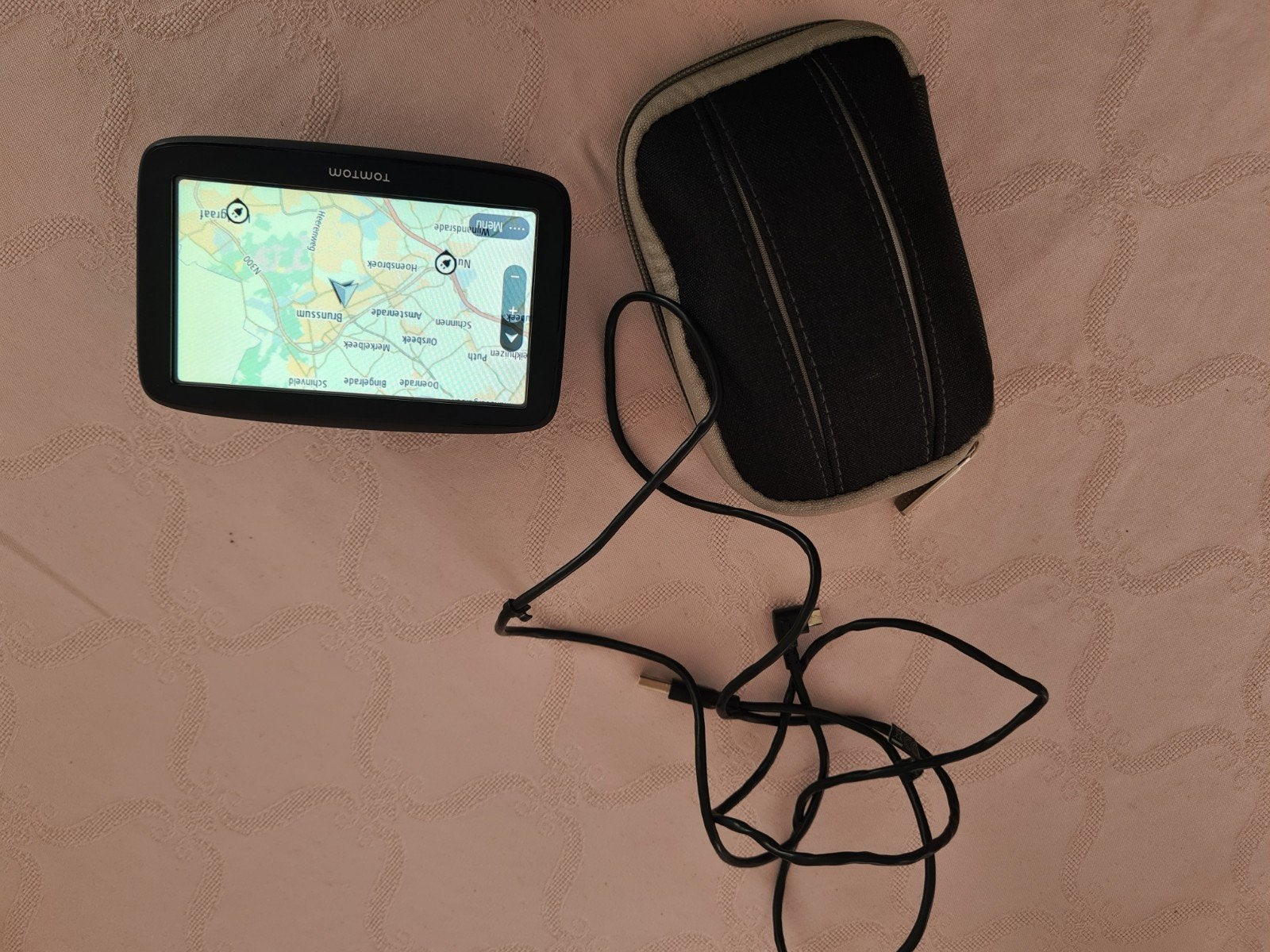 TomTom GO Classic Navigatiesysteem met hoesje, Auto diversen, Ophalen of Verzenden, Gebruikt
