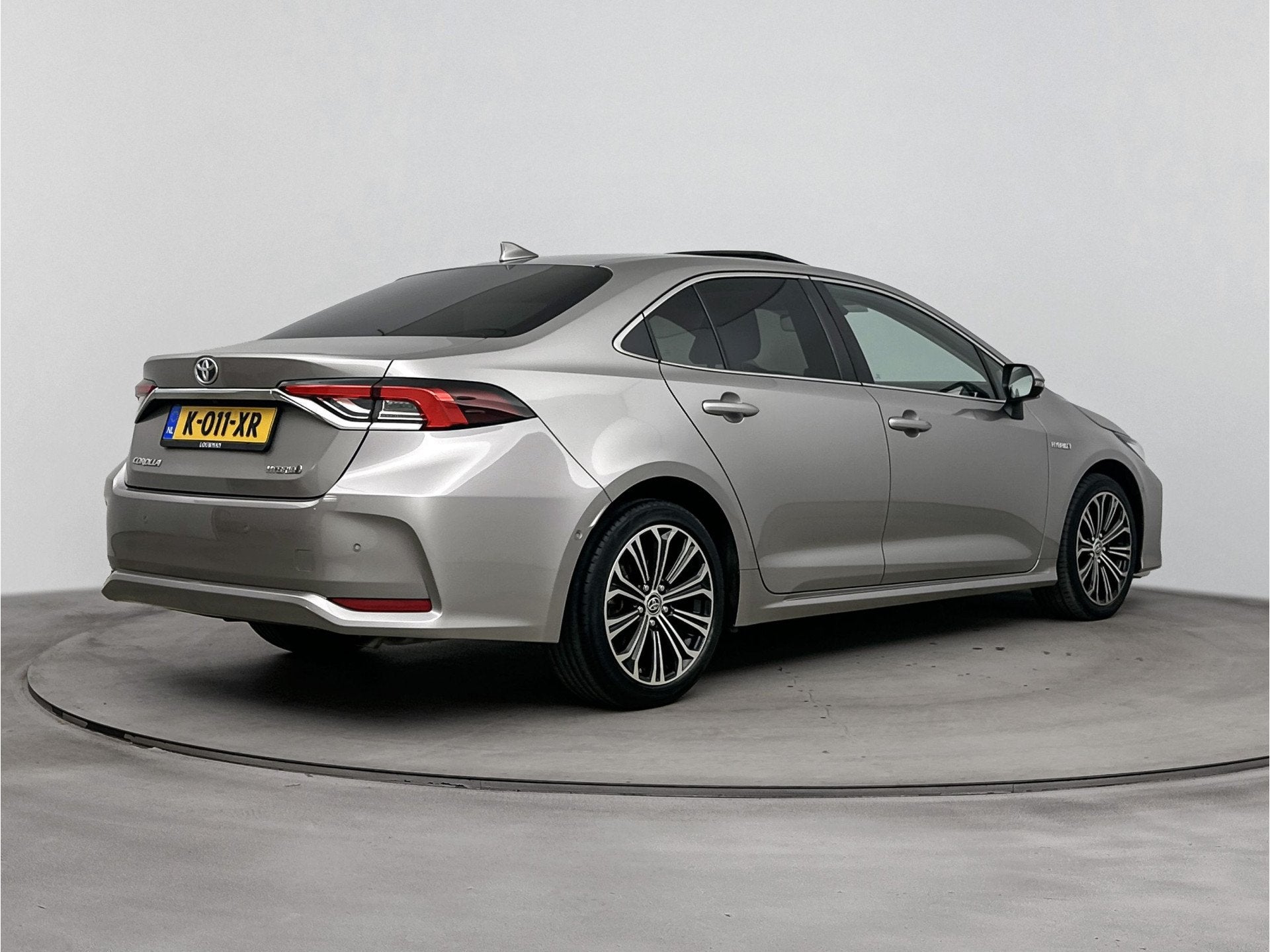 Toyota Corolla 1.8 Hybrid Executive | Navigatie | Glazen Sch, 450 kg, Gebruikt, 4 cilinders, 122 pk