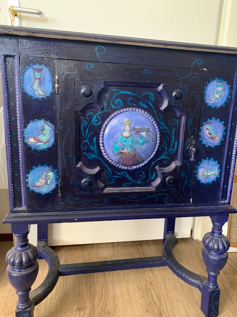 artistiek beschilderde blauwe kast, Ophalen