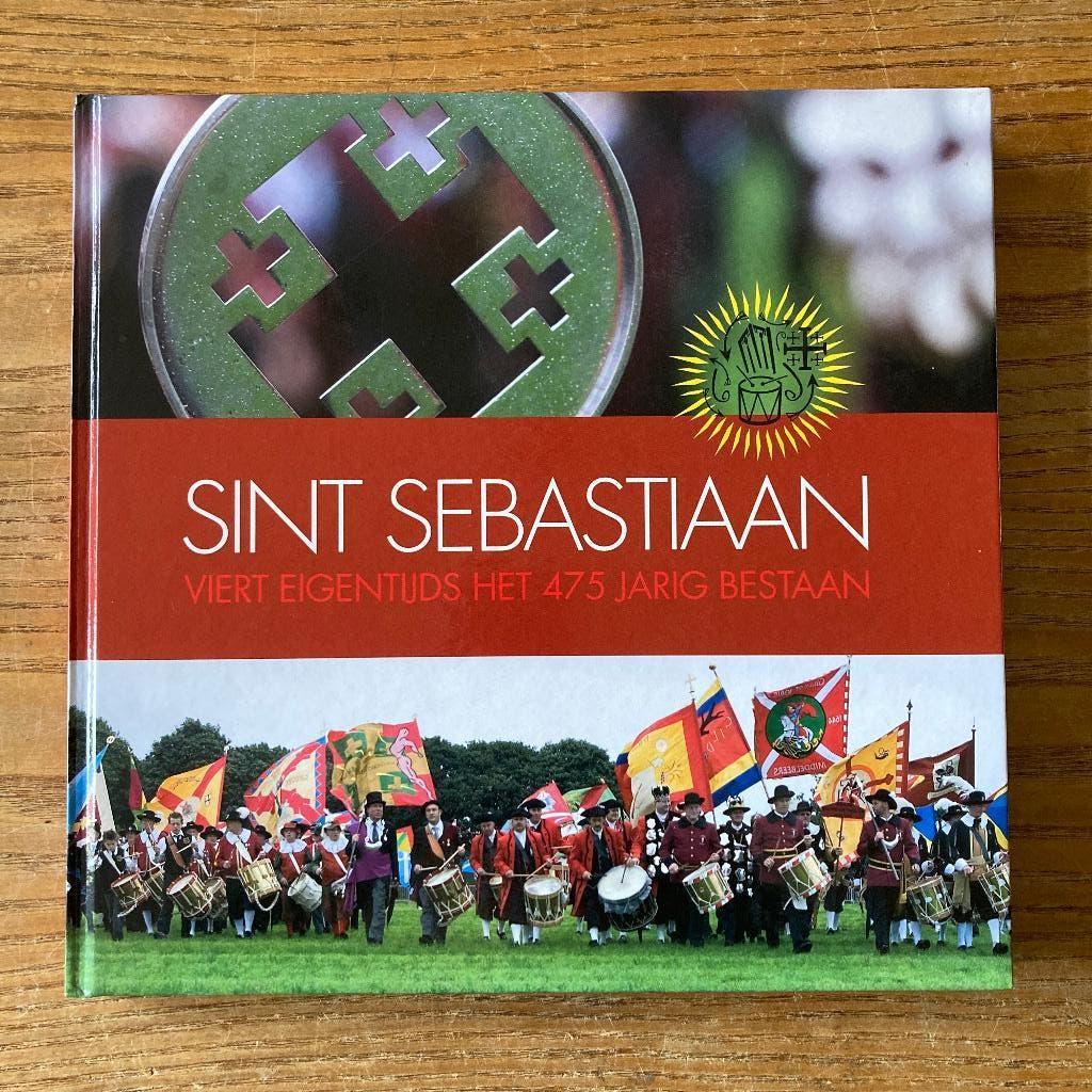 P. Machielsen - Sint Sebastiaan gilde Oirschot 475 bestaan, 20e eeuw of later, Ophalen of Verzenden, Zo goed als nieuw, P. Machielsen