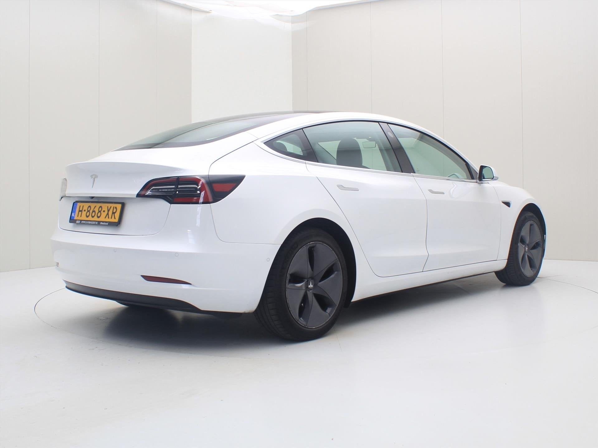 Tesla Model 3 Standard Plus RWD Standard Range Plus 85,6% So, Auto's, Automaat, Gebruikt, Zwart, Wit