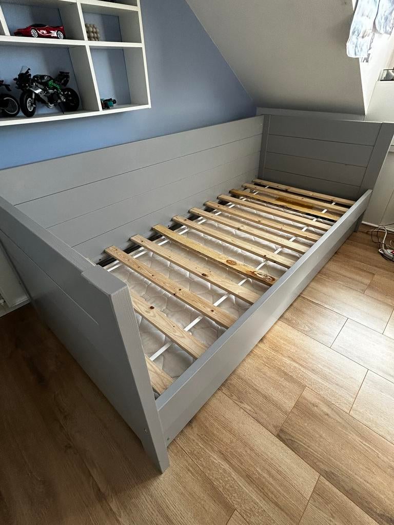 Uitschuifbaar bed  kleur -Grijs, Ophalen, 85 tot 100 cm, Gebruikt, Matras