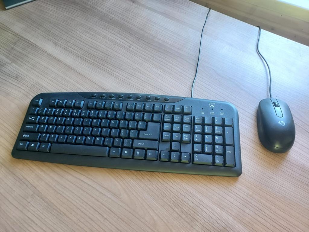 Thuiswerk setje (monitor, docking, toetsenbord, muisje., Computers en Software, Toetsenborden, Ophalen of Verzenden, Zo goed als nieuw