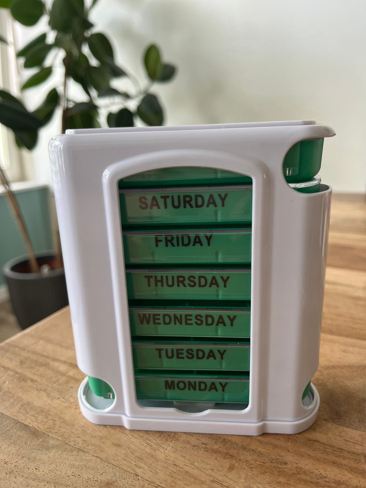 Pillendoosje 7 daags 4 vakjes per dag - medicatie dispenser, Ophalen of Verzenden, Zo goed als nieuw