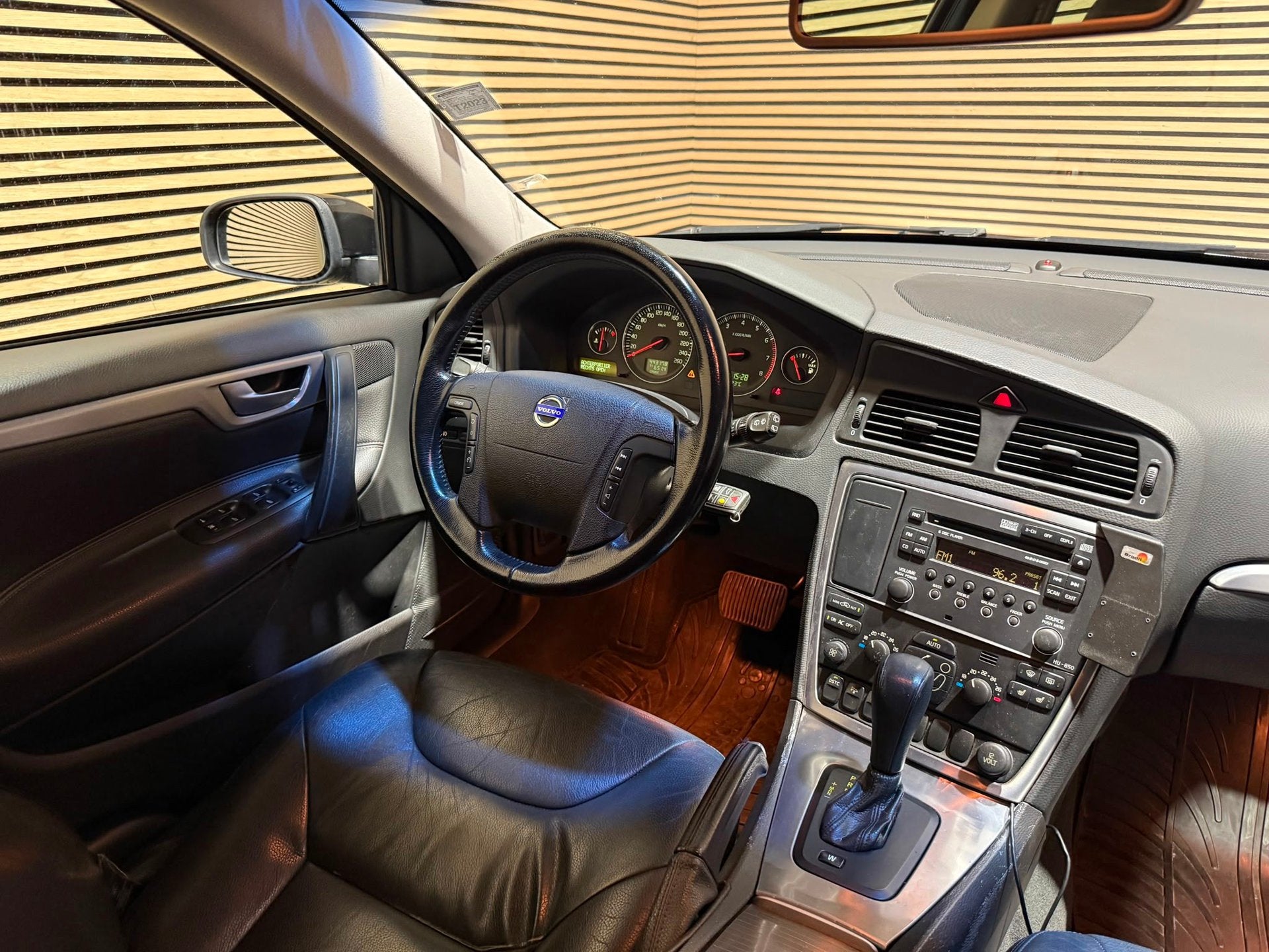 Volvo V70 2.5T Summum | Leder | Automaat | Trekhaak | Vol on, 1525 kg, Zwart, Euro 4, Onderhoudsboekje