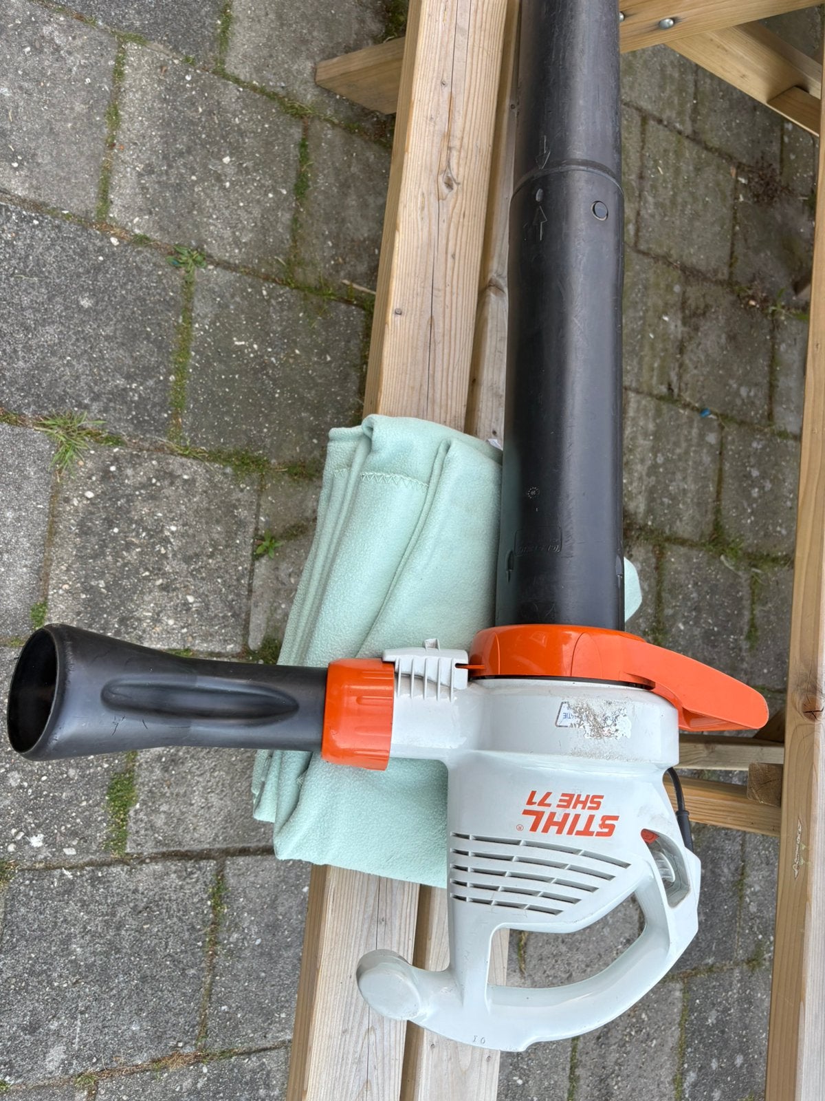 Goeie en krachtige blafzuiger van stihl zonder opvang zak, Tuin en Terras, Bladblazers, Ophalen, Met zuigfunctie, Handgedragen