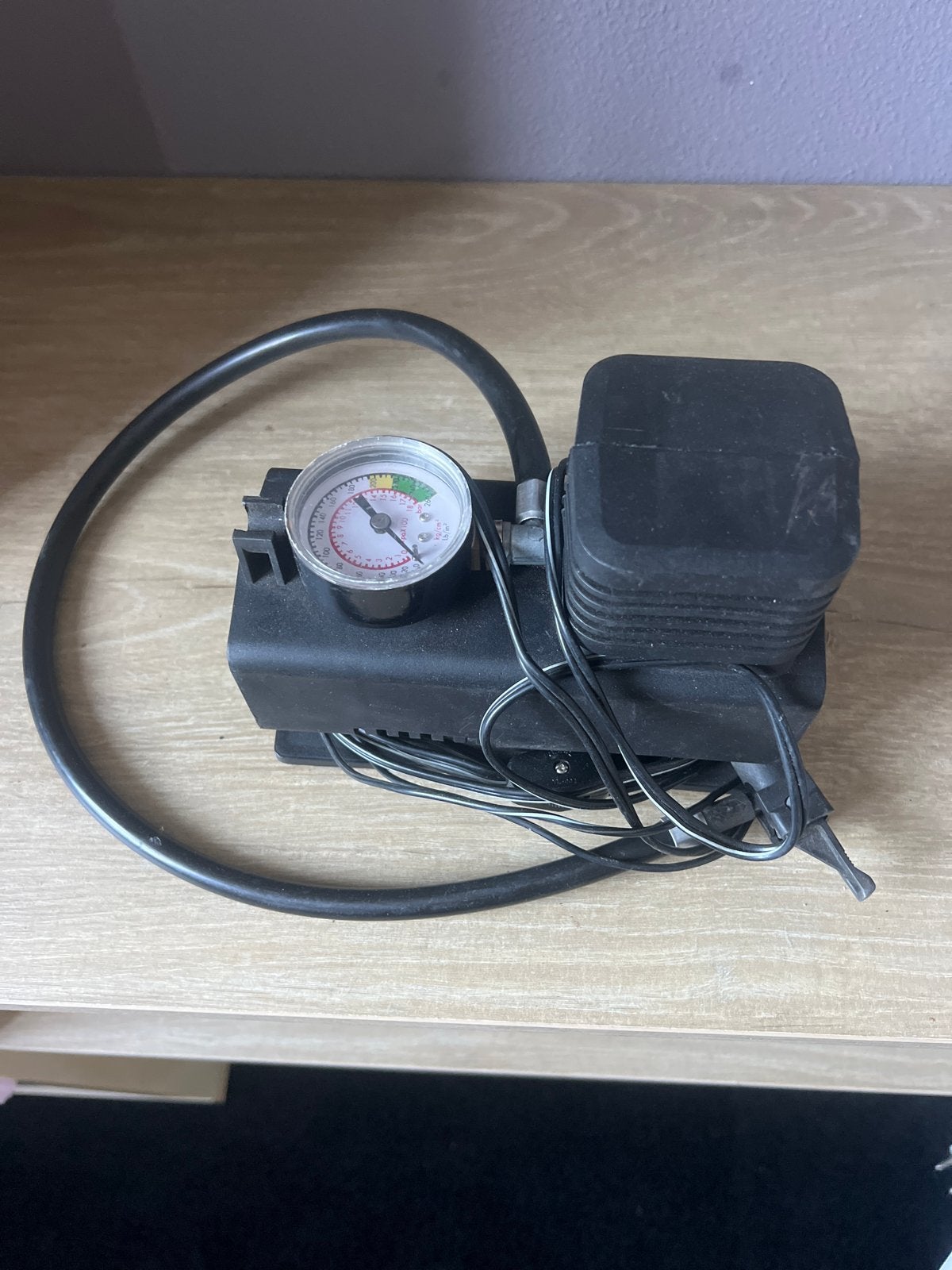 Compacte luchtcompressor met drukmeter, Ophalen, Gebruikt, Minder dan 200 liter/min, Minder dan 6 bar