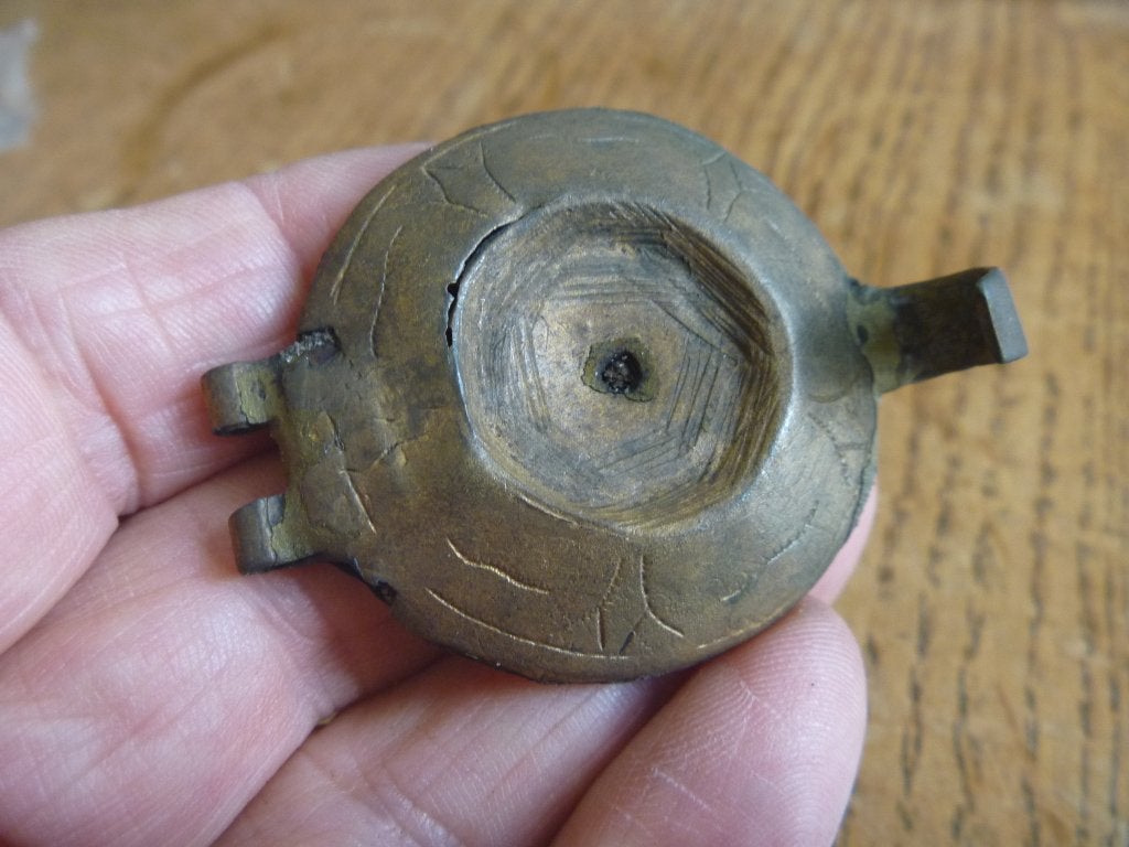 Bodemvondst. Mantelhaak.Detector. Middeleeuwen. Insigne, Ophalen of Verzenden