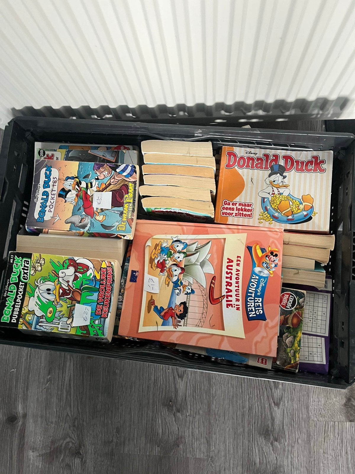 Groot krat vol Donald Duck pockets en boeken, Meerdere stripboeken, Ophalen, Gelezen
