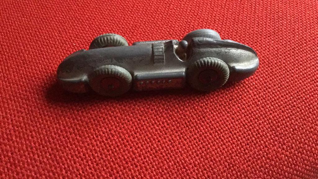 DINKY TOYS SPEED OF THE WIND,STRAK, NIEUWE SLOFFEN/ BANDEN, Hobby en Vrije tijd, Modelauto's | 1:43, Ophalen of Verzenden, Gebruikt