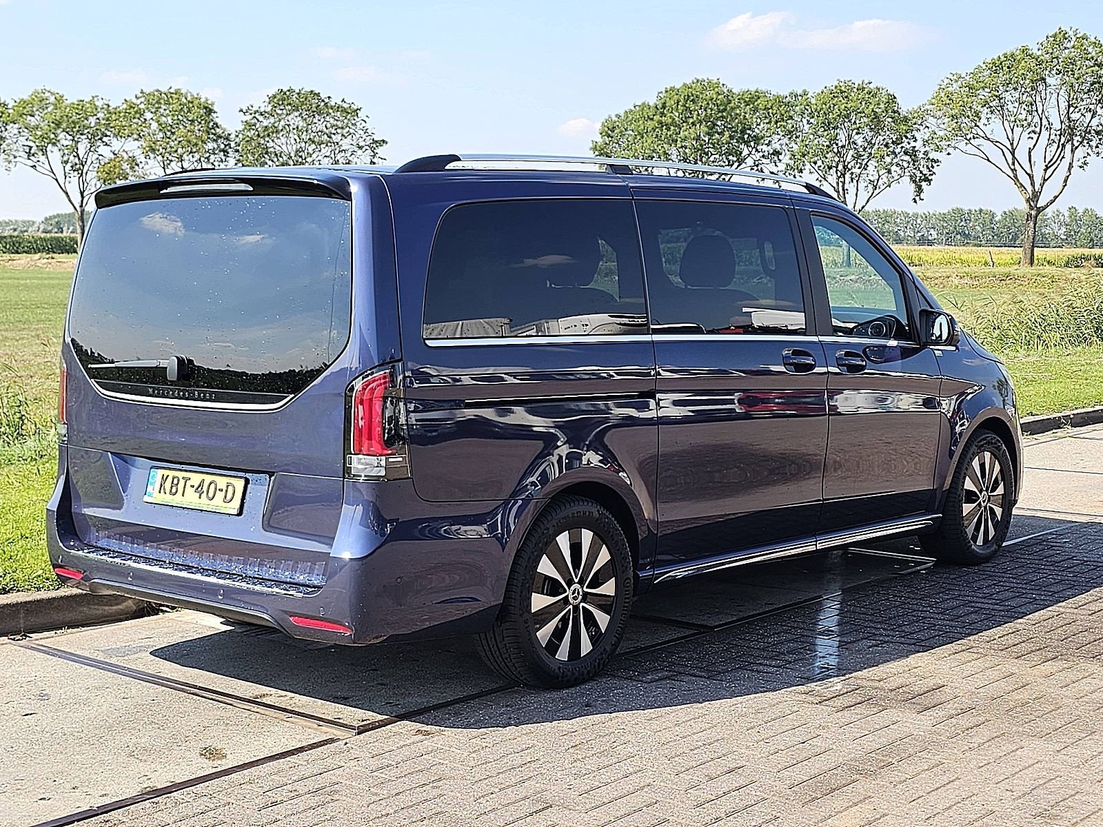 MERCEDES-BENZ EQV 300 wltp 364 kms 90kwh, Auto's, Bestelauto's, Automaat, Gebruikt, Blauw, 2588 kg