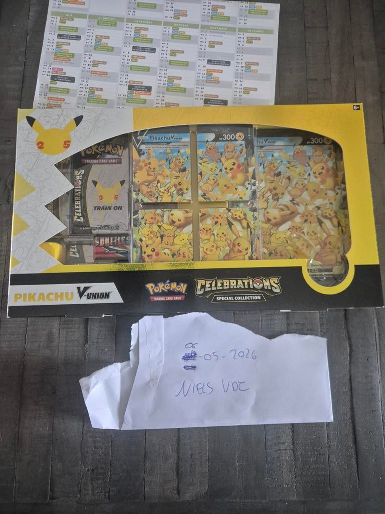 Pokemon celebrations box, Ophalen of Verzenden, Nieuw, Boosterbox