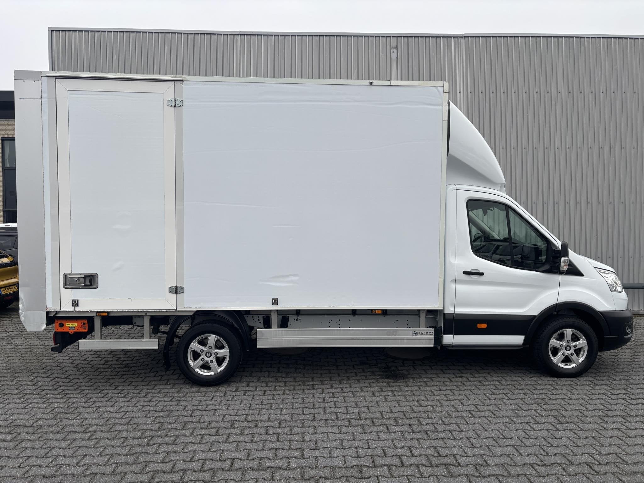 Ford Transit 2.0*A/C*LAADKLEP*CAMERA*3-PERS.*BAKWAGEN*CRUISE, Voorwielaandrijving, Stof, 4 cilinders, 129 pk