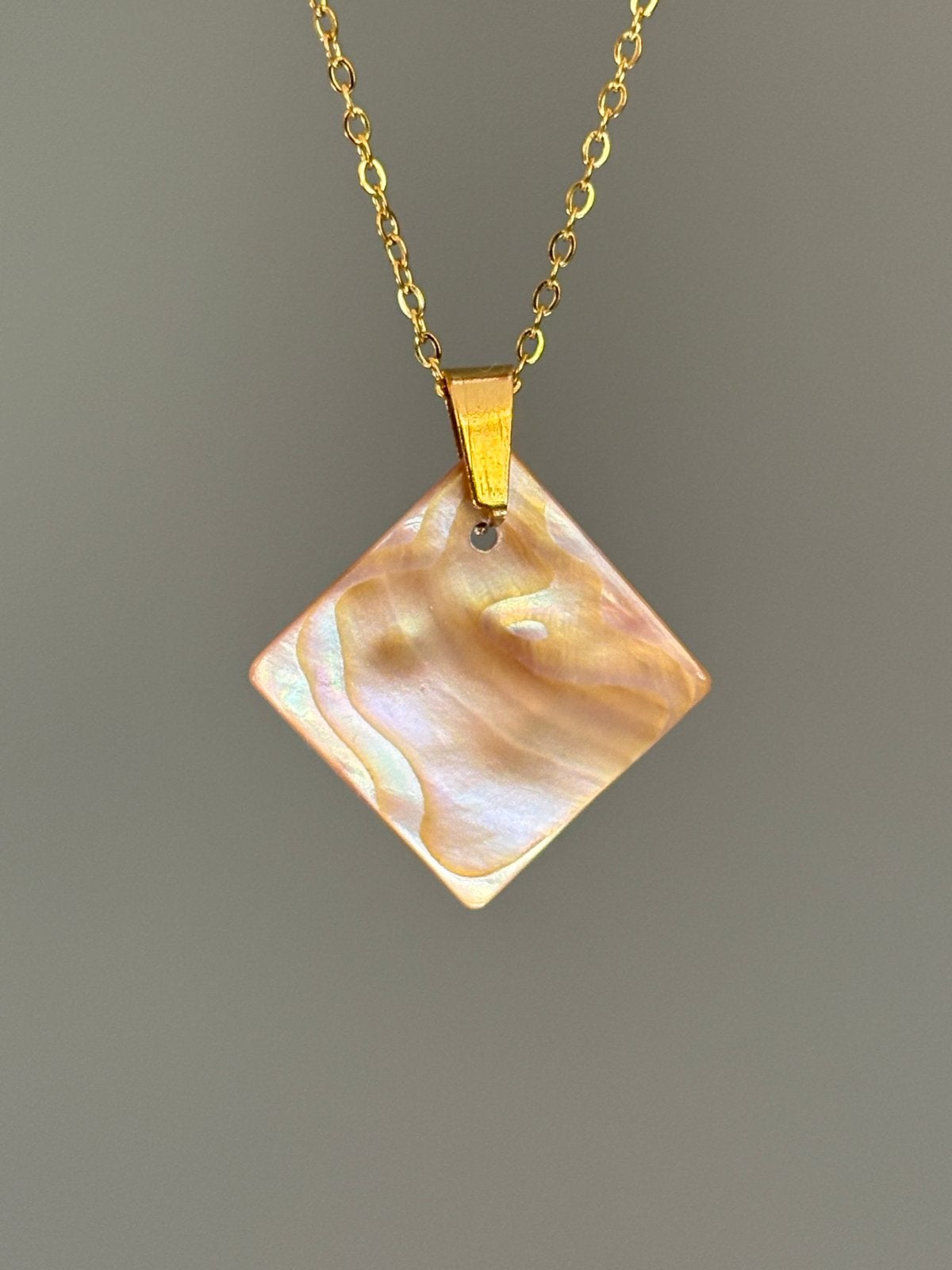 Mother of pearl pendant necklace, Sieraden, Tassen en Uiterlijk, Kettingen, Nieuw, Cariadgems@hotmail.com, Ophalen of Verzenden