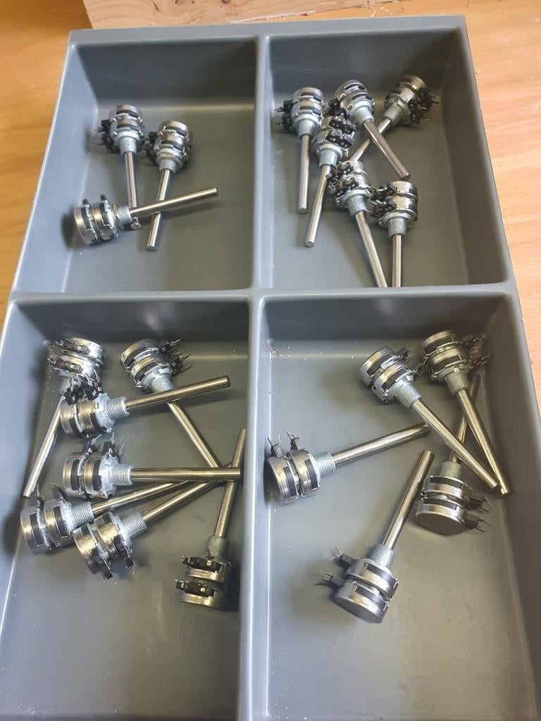 Partij Potentiometers - stereo log NOS, Ophalen of Verzenden, Nieuw