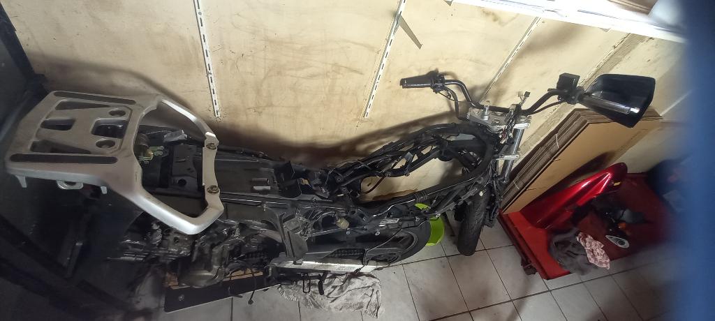 Honda Varadero XL frame + onderdelen, Ophalen, Gebruikt