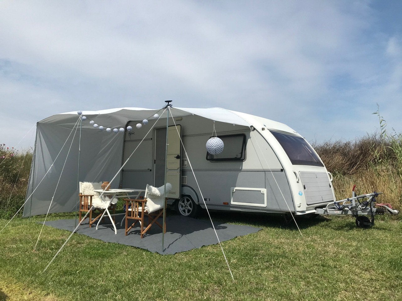 Kip Hyline 44 caravan - Vloerverwarming & Zonnepaneel, Caravans en Kamperen, Caravans, Kip, Tot en met 2, Dwarsbed, Particulier