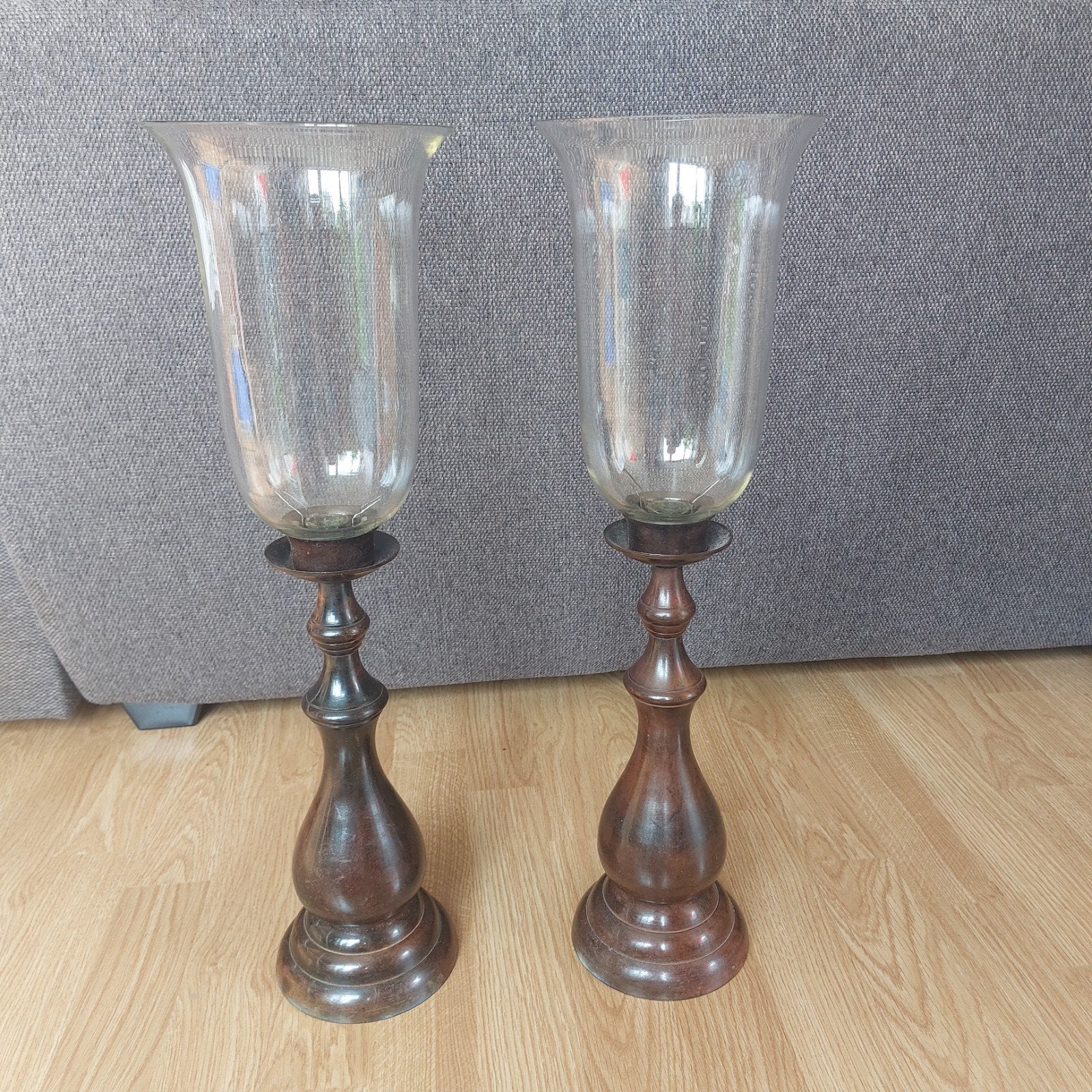 2xMetalen kaarsenstandaard met glas met eikenmotief, Antiek en Kunst, Antiek | Kandelaars, Ophalen of Verzenden, Glas