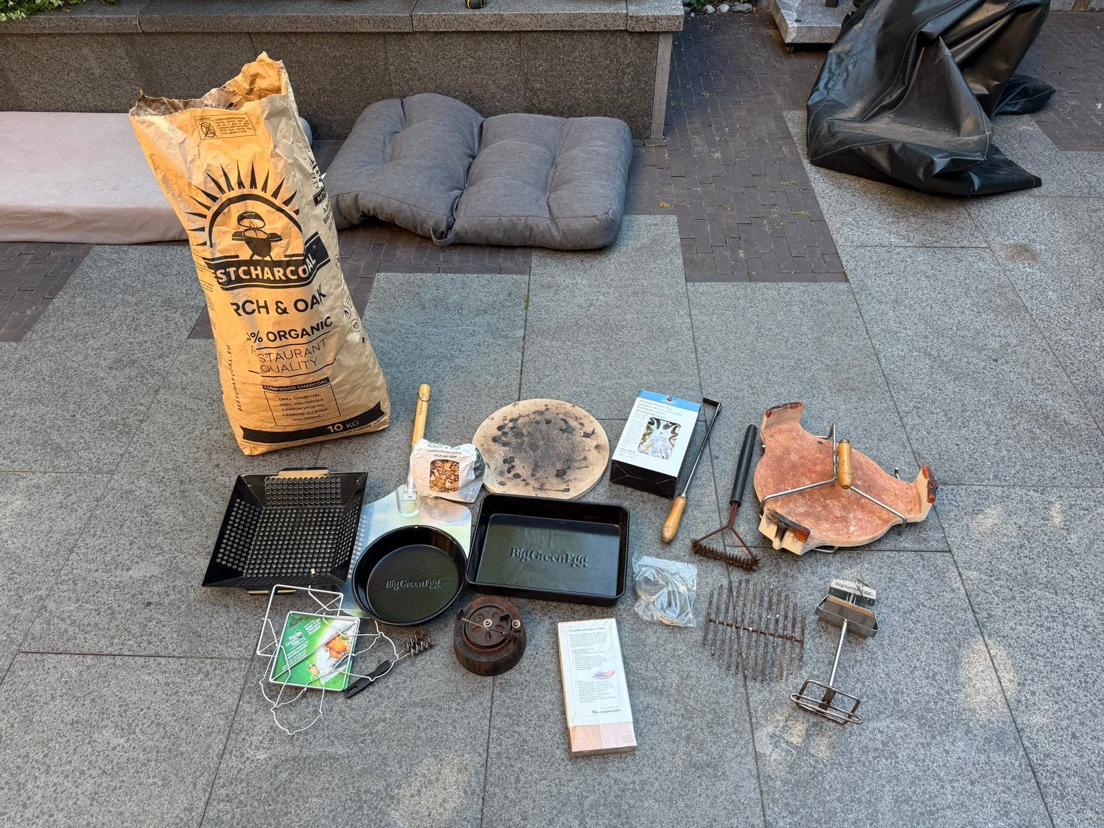 Big Green Egg L met meubel & accessoires: pizzasteen en meer, Ophalen, Gebruikt