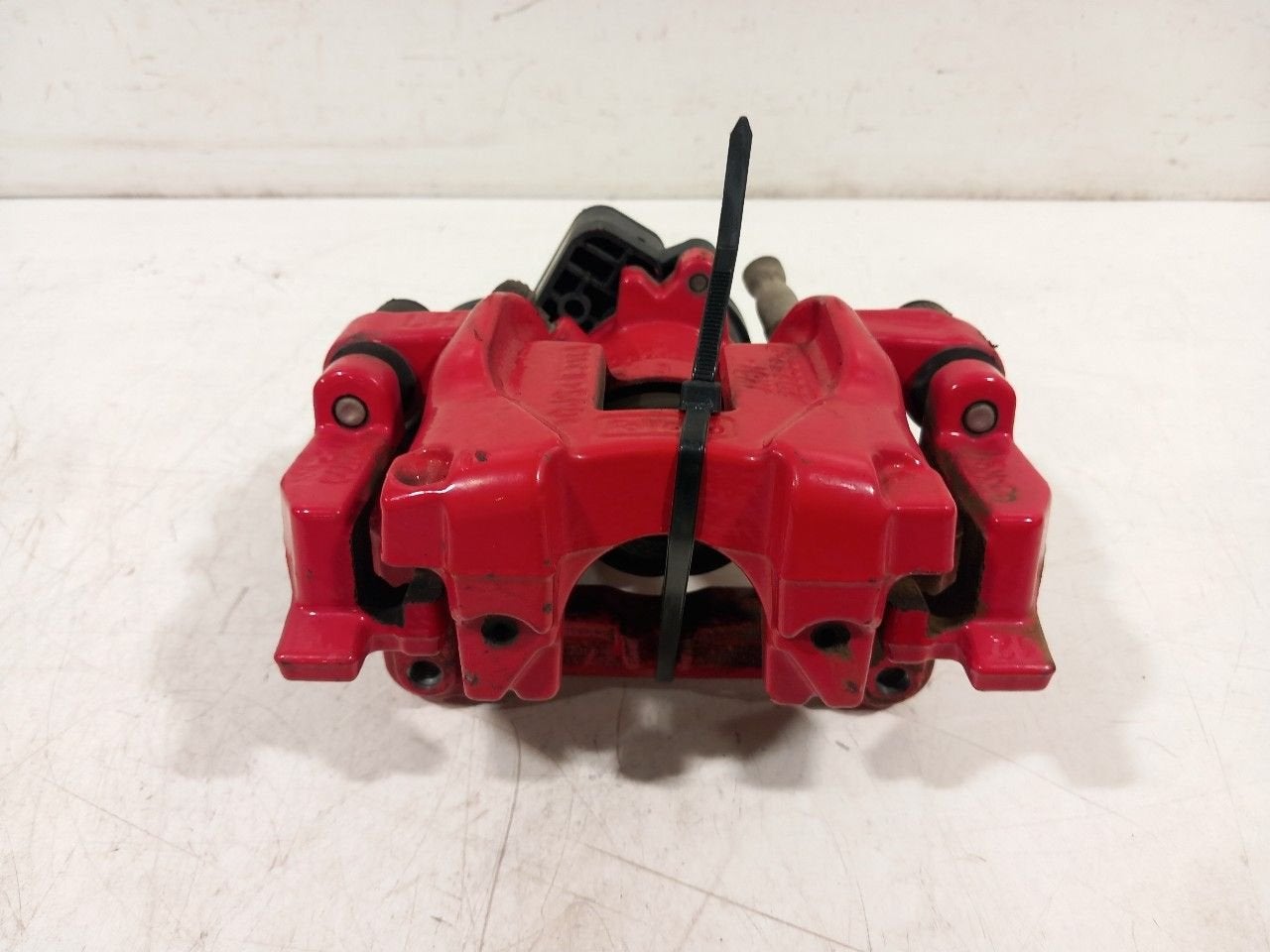 Remklauw links achter Ford Focus, Auto-onderdelen, Onderdelen@venauto.nl, Van der Ven Autorecycling B.V., Gebruikt, Ettenseweg 76, 4706 PB Roosendaal, The Netherlands