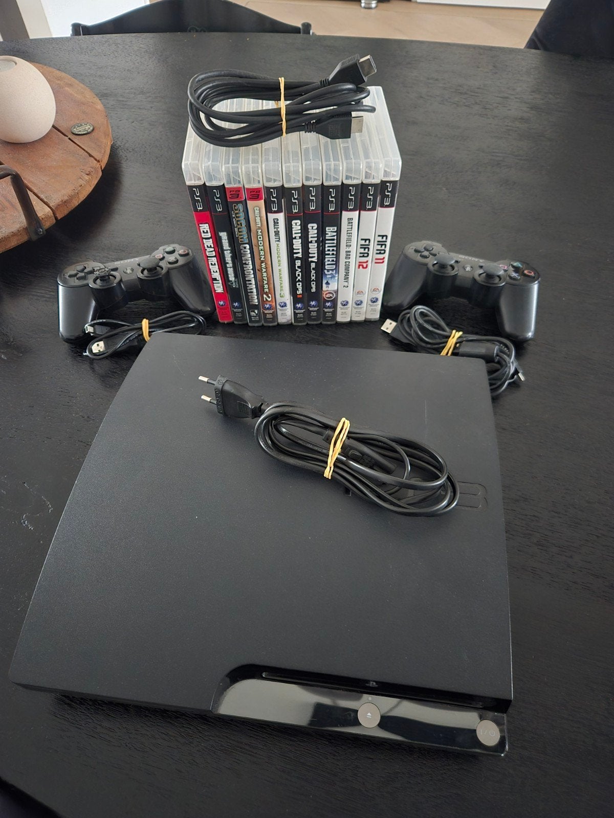 PS3 slim met 2 controllers en 11 spellen, 2 spelers, Ophalen, Gebruikt, Vanaf 3 jaar