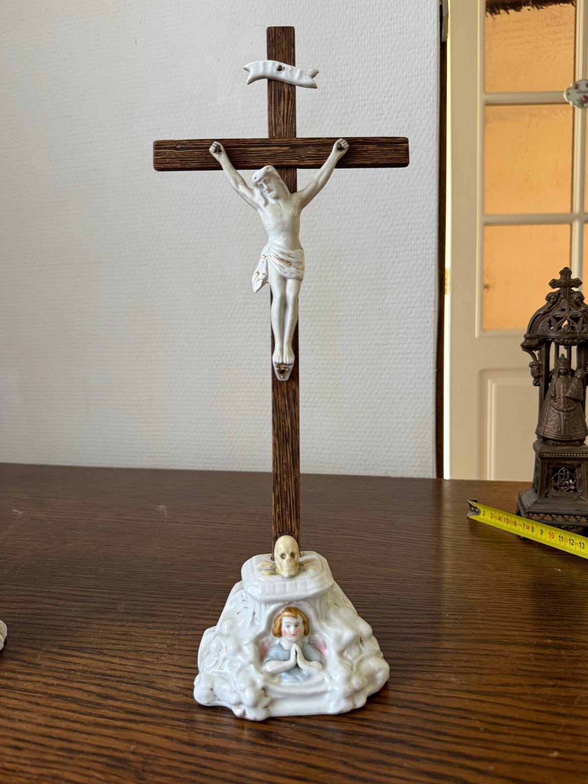 Antiek kruisje met porseleinen voetje en Jezusbeeldje, Antiek en Kunst, Ophalen