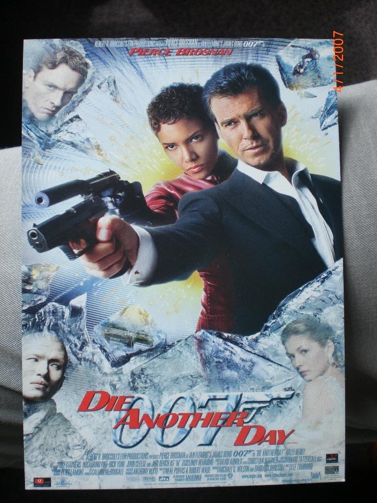 kaart Halle Berry Pierce Brosnan in 'Die Another Day, Verzamelen, Ophalen of Verzenden, 1980 tot heden, Ongelopen, Sterren en Beroemdheden