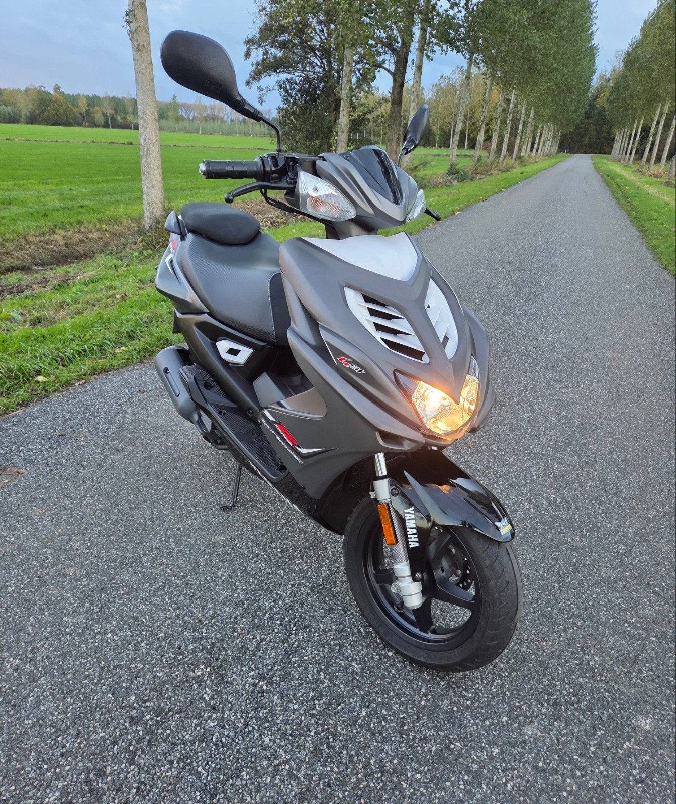 Yamaha Aerox 4-takt-zo goed als nieuw, Fietsen en Brommers, Scooters | Yamaha, Ophalen, Aerox, Zo goed als nieuw, Benzine