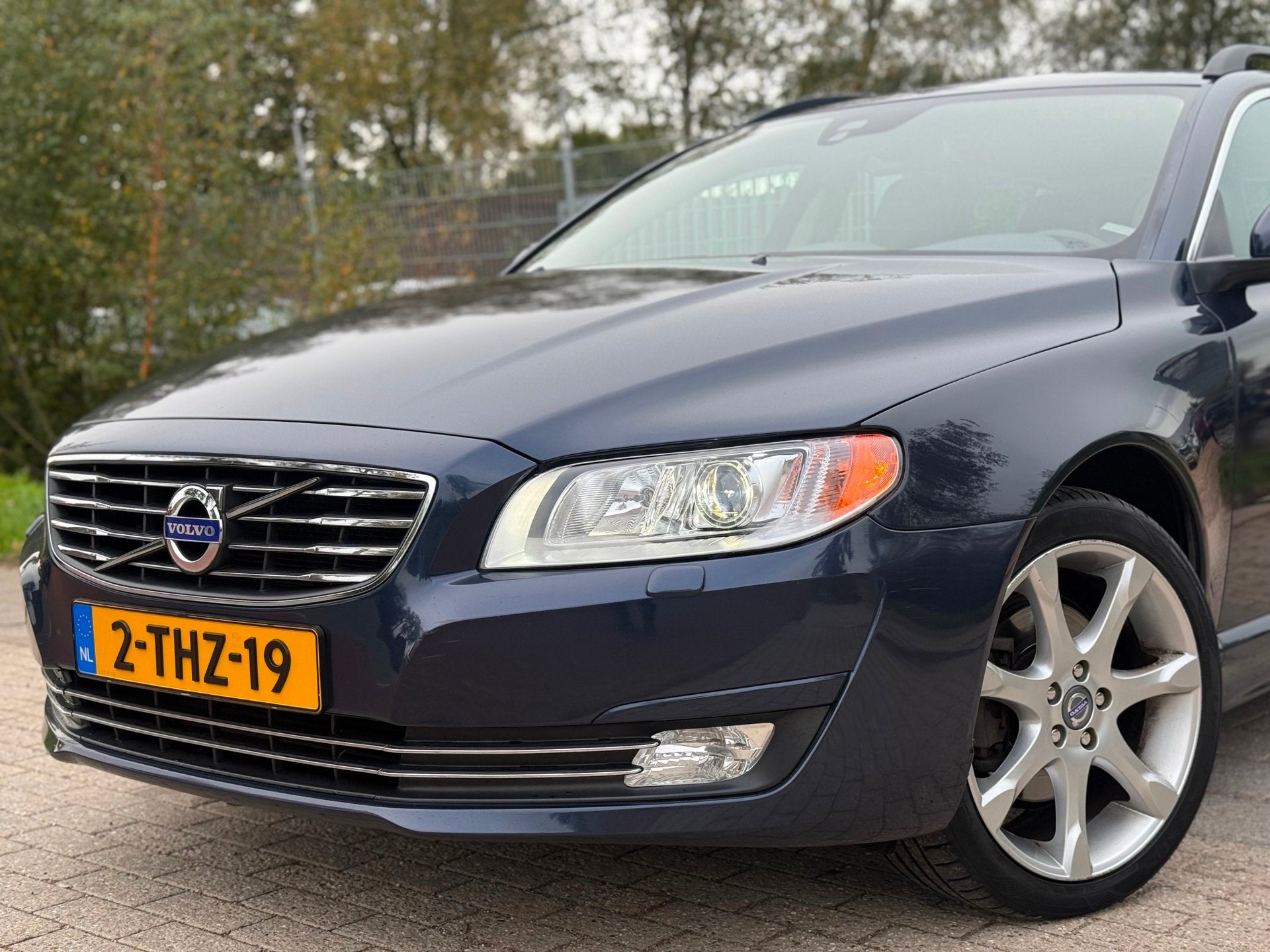 Volvo V70 1.6 T4 Nordic+ AUTOM. AIRCO CRUISE LEDER NAVI PDC, Auto's, 4 cilinders, Blauw, 1600 kg, 84 €/maand