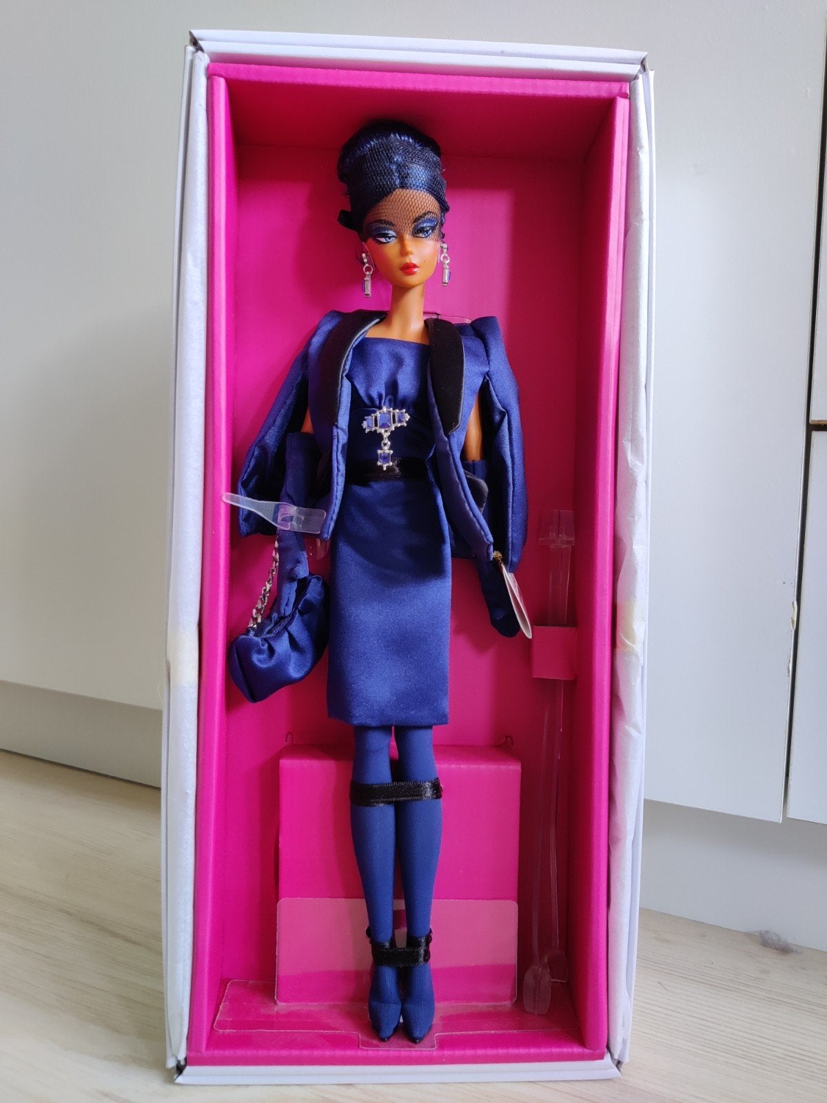 Barbie silkstone sapphire anniversary nrfb, Ophalen of Verzenden, Zo goed als nieuw, Fashion Doll