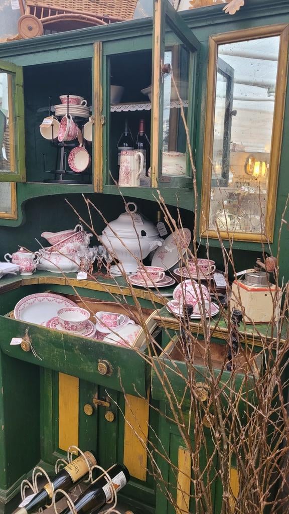 Antieke hoekkast met vitrine en lades, Ophalen