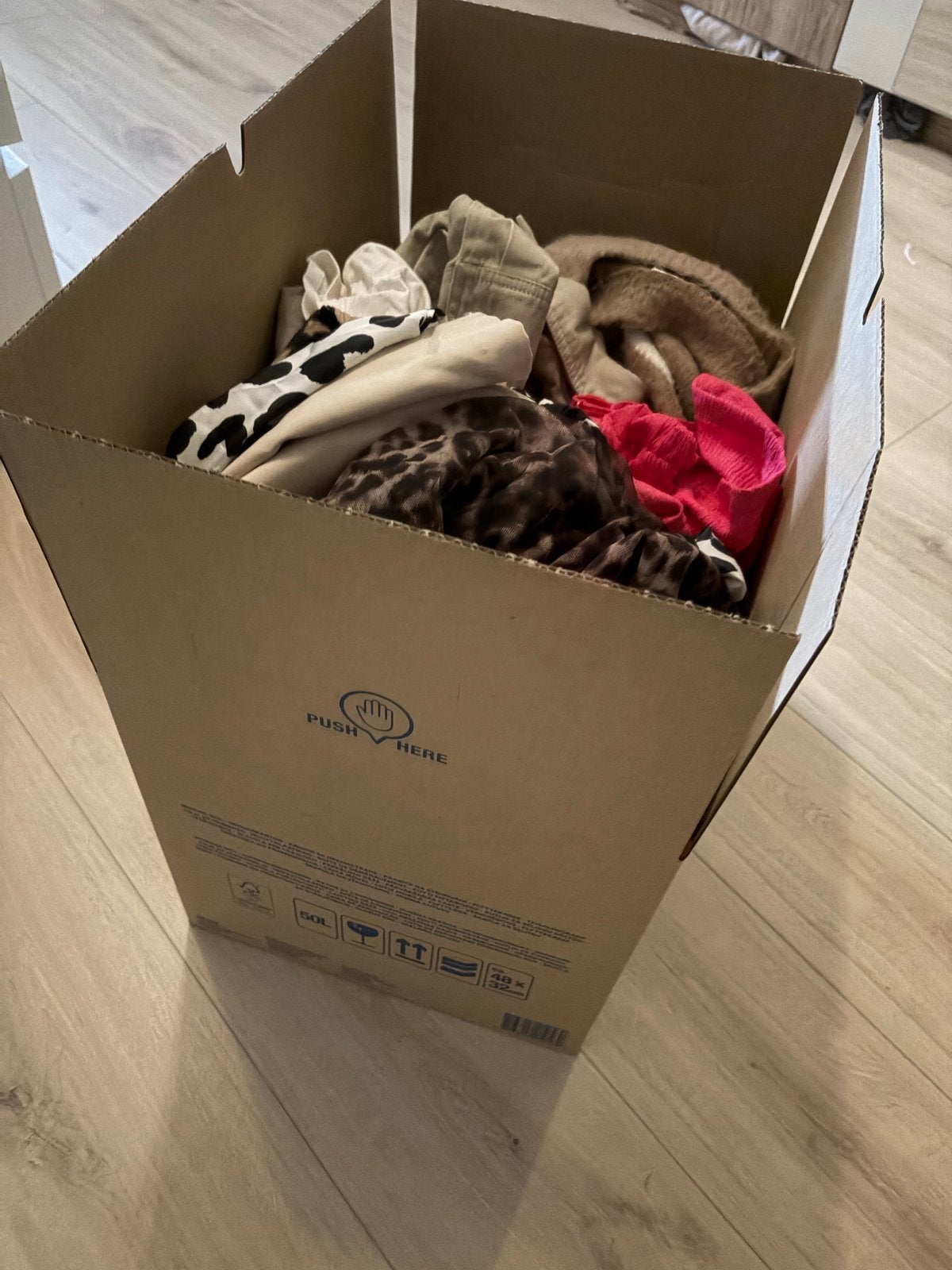 Doos met dameskleding maat 36-38, Kleding | Dames, Ophalen, Gedragen