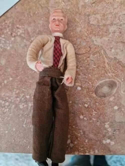 poppenhuis miniaturen oud caco popje man 13 cm, Verzamelen, Poppenhuizen en Toebehoren, Ophalen of Verzenden, Zo goed als nieuw