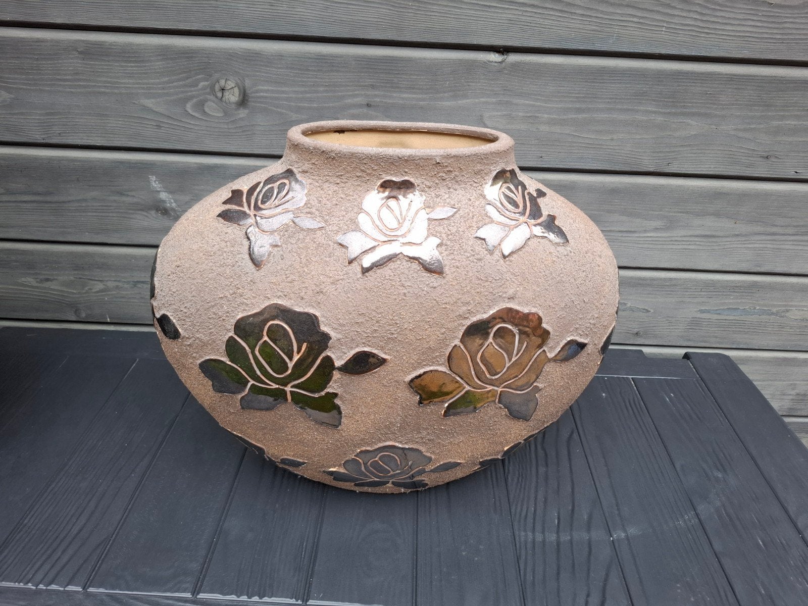Decoratieve grote vaas 35 x 40 cm met rozen - Todo Mundo, Ophalen, Zo goed als nieuw, Handgemaakt, Bruin