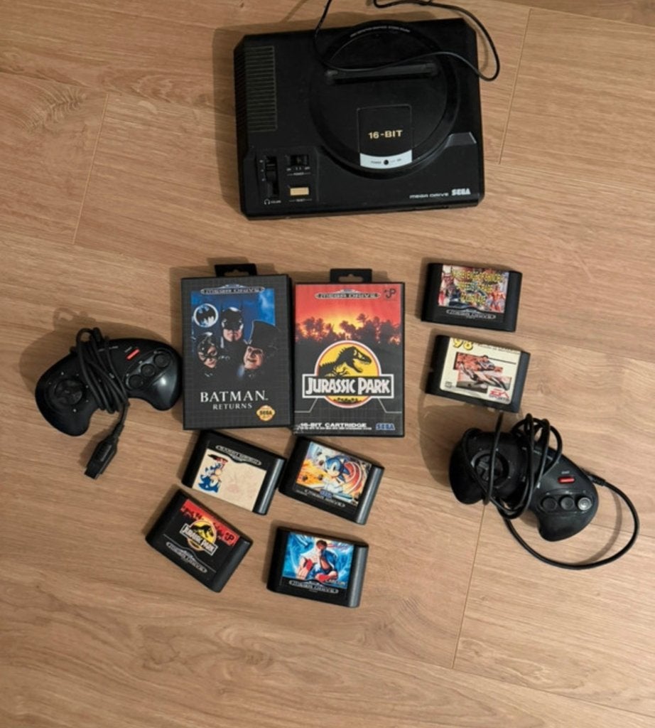 Sega + 2 controllers + 7 games bundle, Spelcomputers en Games, Met games, Mega Drive, Met 2 controllers, Ophalen of Verzenden