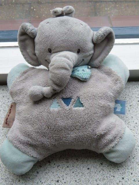 Olifant merk Nattou Jollymex grijs velours met blauwe hand-, Grijs, Ophalen of Verzenden, Zo goed als nieuw, Middelgroot (20 tot 80 cm)