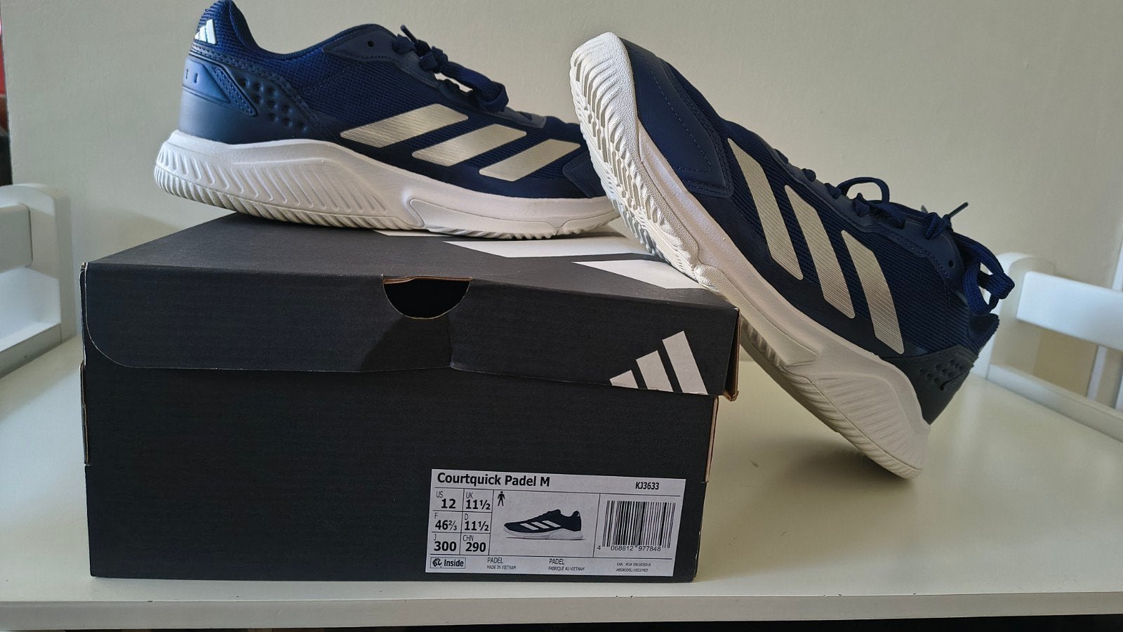 Padel schoenen Adidas Courtquick maat 46 2/3, Ophalen, Zo goed als nieuw, Padelschoenen