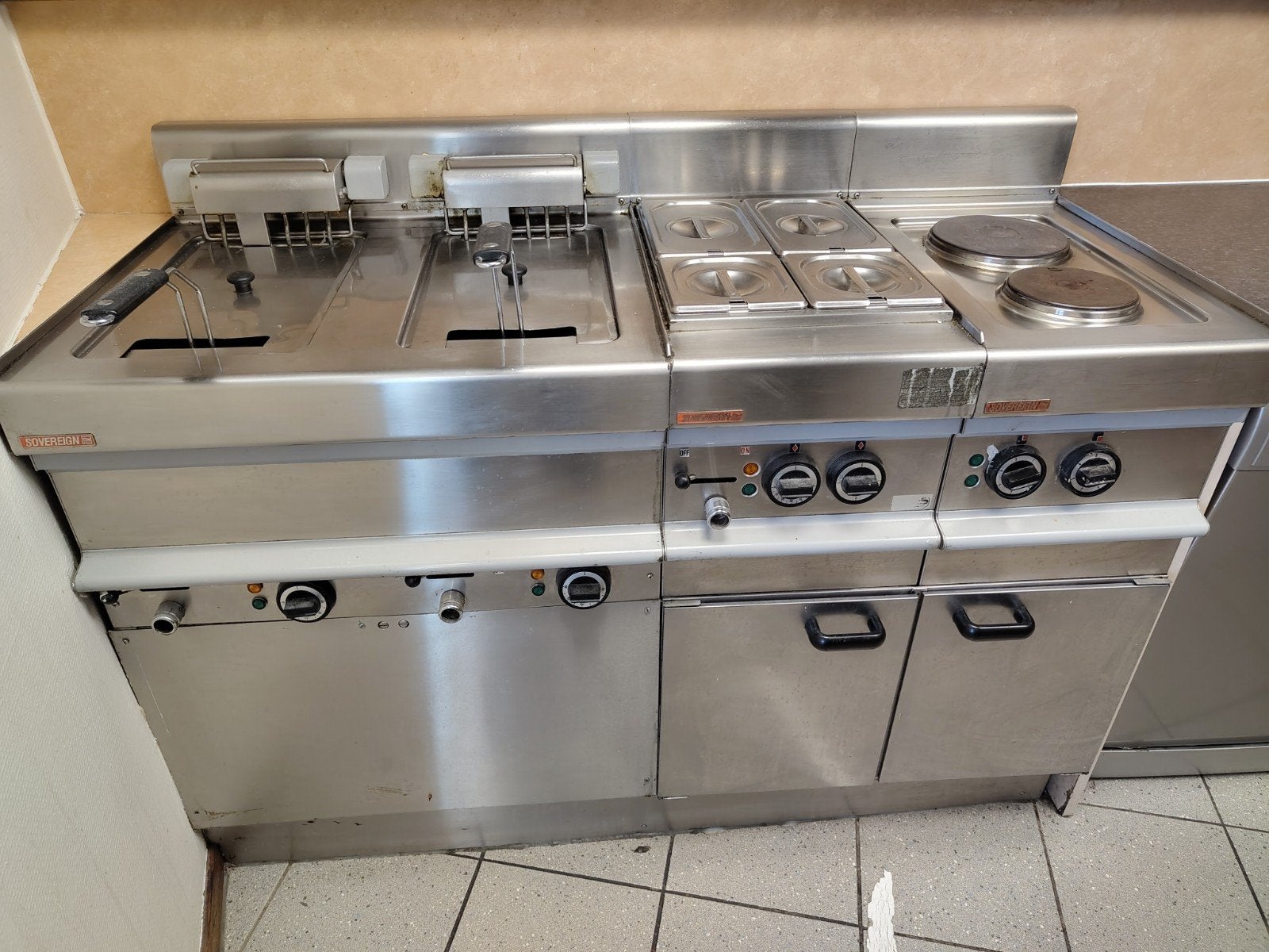 Keukenblok met Frituur, Bain-marie en Kookplaat, Ophalen, Gebruikt, Fornuis, Frituur en Grillen