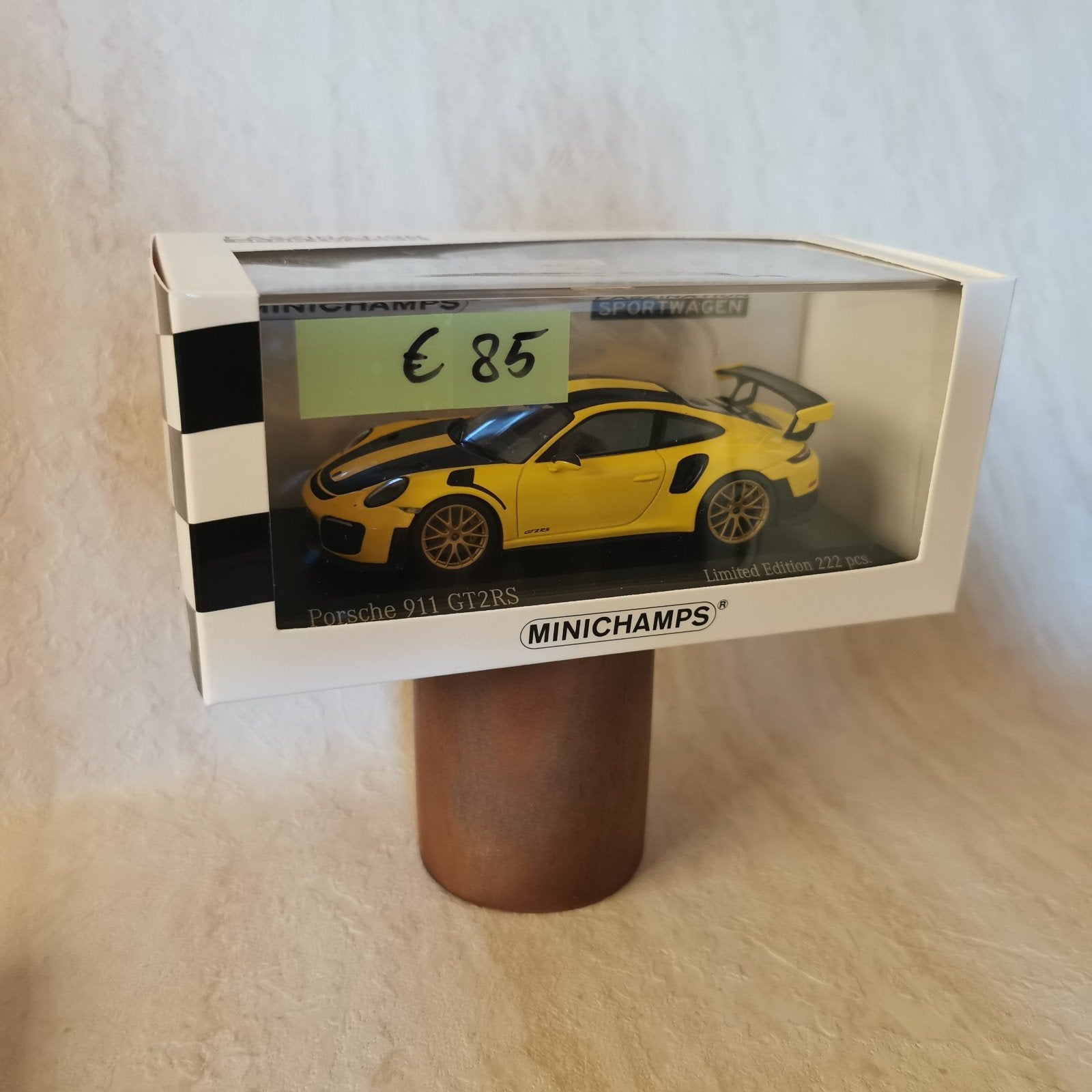 Minichamps Porsche 911 GT2 RS Geel - Schaal 1:43, Ophalen of Verzenden, Nieuw, Auto, MiniChamps