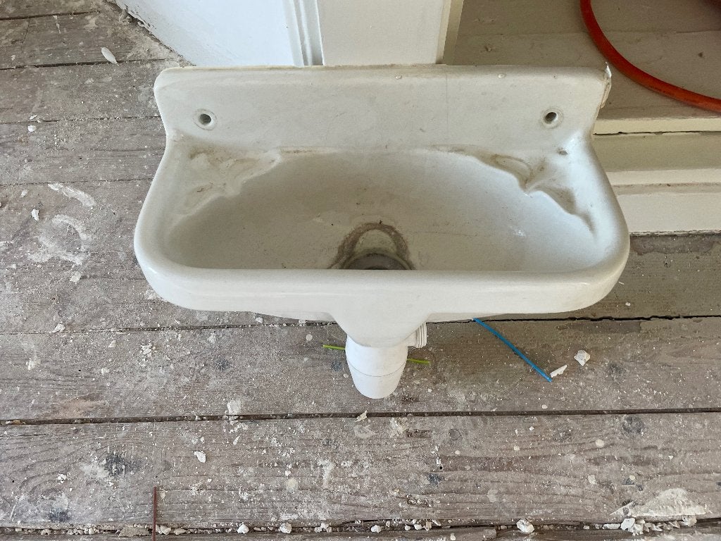 Vintage keramieken wandfonteintje toilet jaren 30 herenhuis, Ophalen