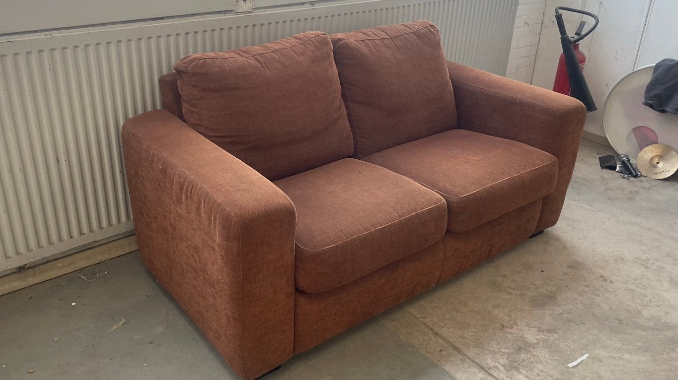 Bruine 2 persoons bank GRATIS, Huis en Inrichting, Banken | Bankstellen, Ophalen, Gebruikt, 150 tot 200 cm, Tweepersoons