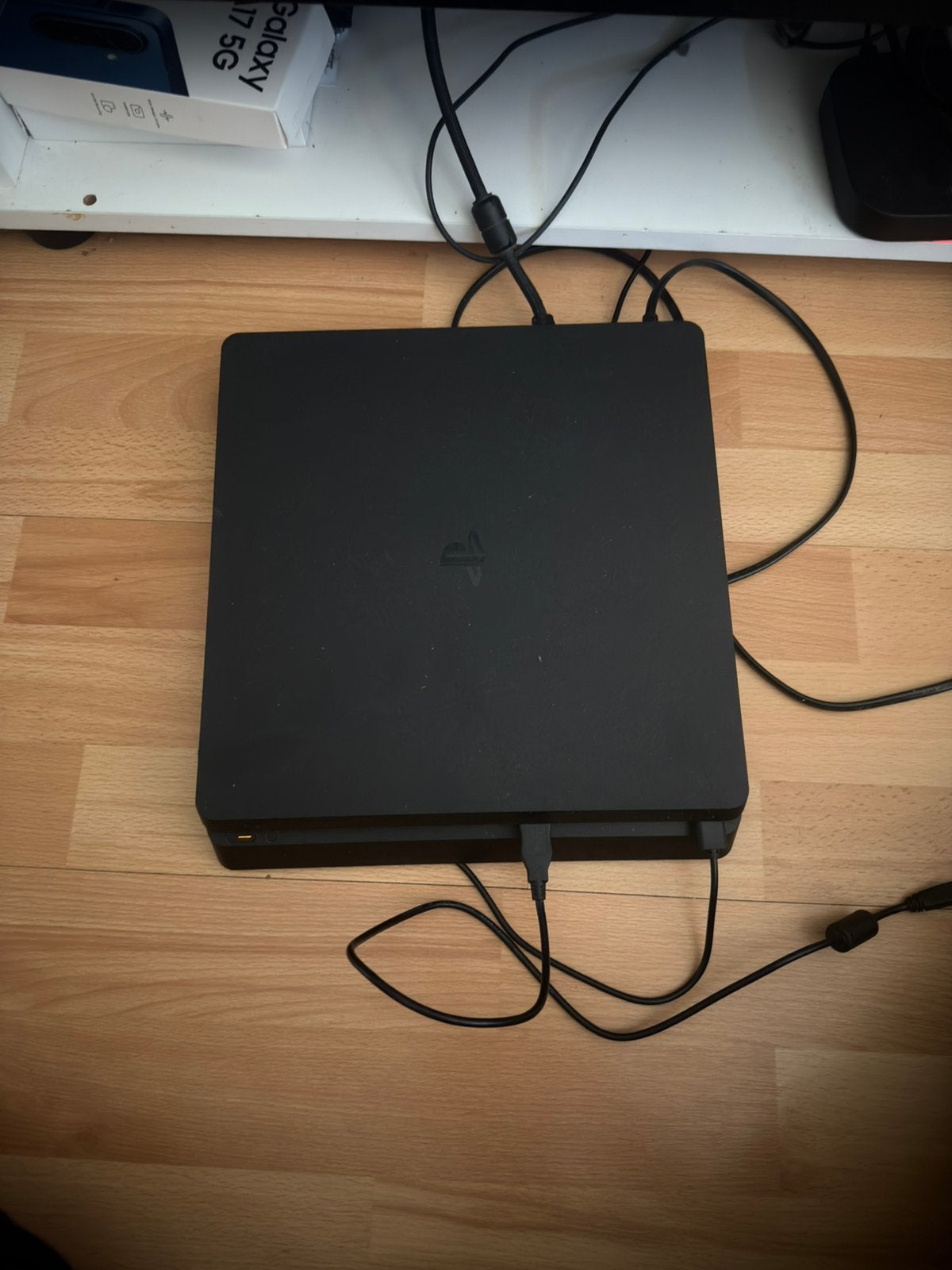 Ps4 slim 1tb met 1 controller 2 games kabels and lader, Spelcomputers en Games, Spelcomputers | Sony PlayStation 4, Met games