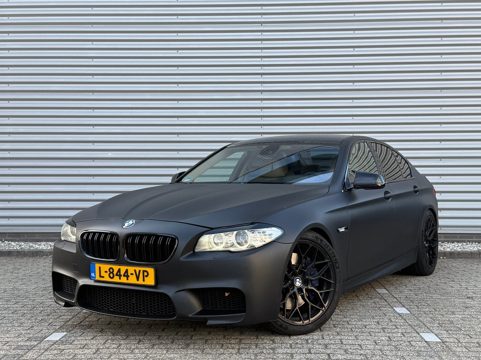 BMW 550i *Softclose*Stoelverwarming V/A*HUD*M5 Pakket*, Automaat, 2000 kg, 4395 cc, 1875 kg