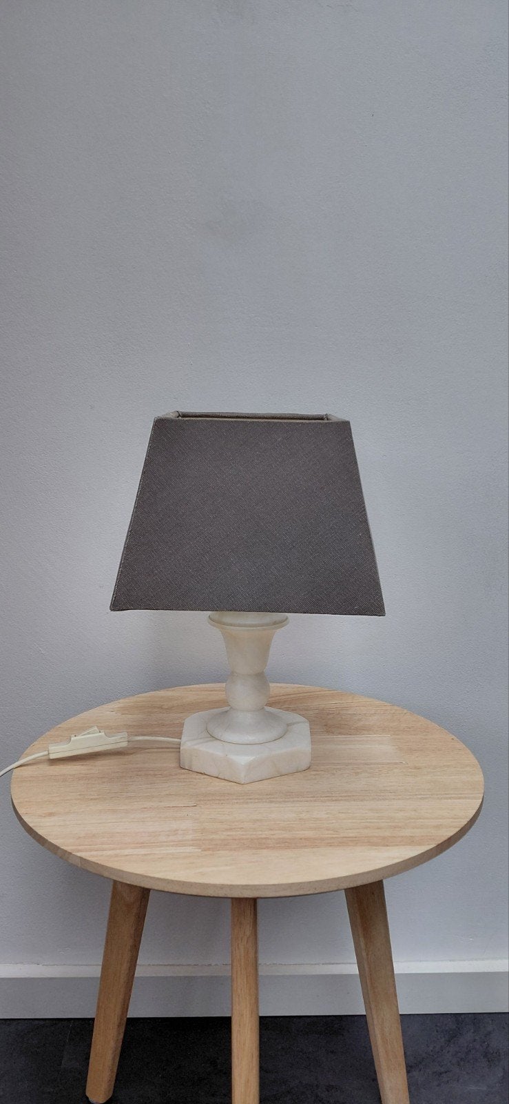 Klassieke Marmeren Tafellamp / Schemerlamp met Grijze Kap, Ophalen of Verzenden, Schemerlamp, Met schakelaar