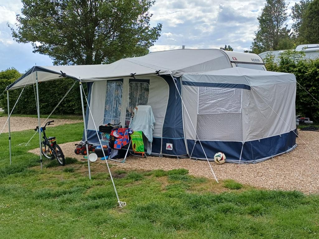 Nette kleine gezinscaravan, Caravans en Kamperen, Ophalen