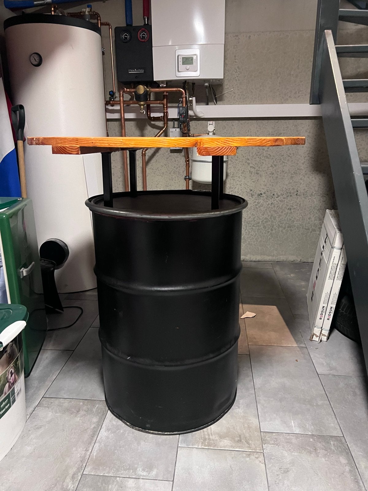 Stijlvolle statafel van olievat met houten blad, Ophalen, Gebruikt, Rond, Tot twee personen