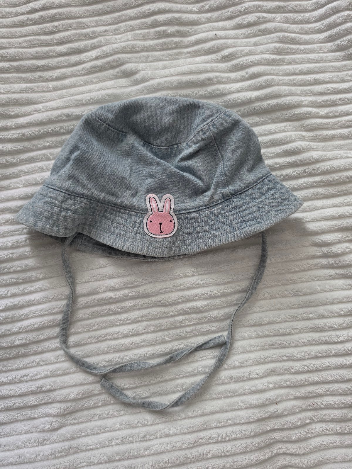 Wibra jeans zomers hoedje denim 6 - 9 mnd, Kinderen en Baby's, Jongetje of Meisje, Hoed, Ophalen of Verzenden, Zo goed als nieuw